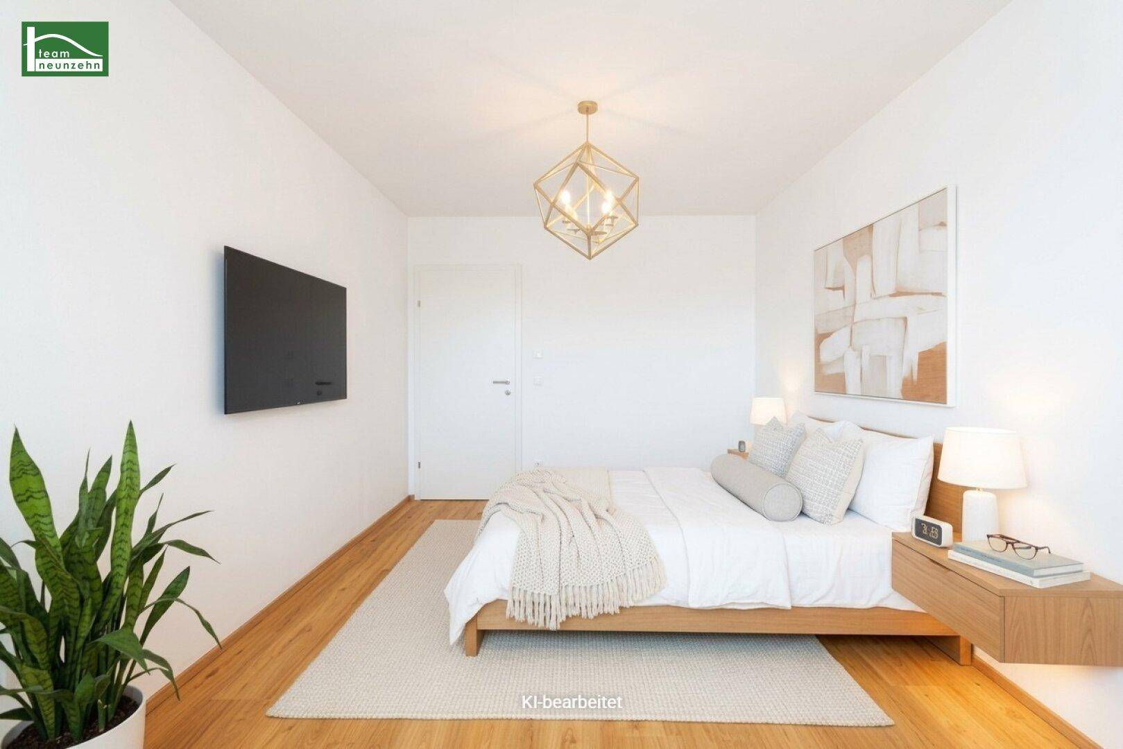 Modernes Schlafzimmer mit Holzboden, minimalistischer Einrichtung und Wandfernseher.