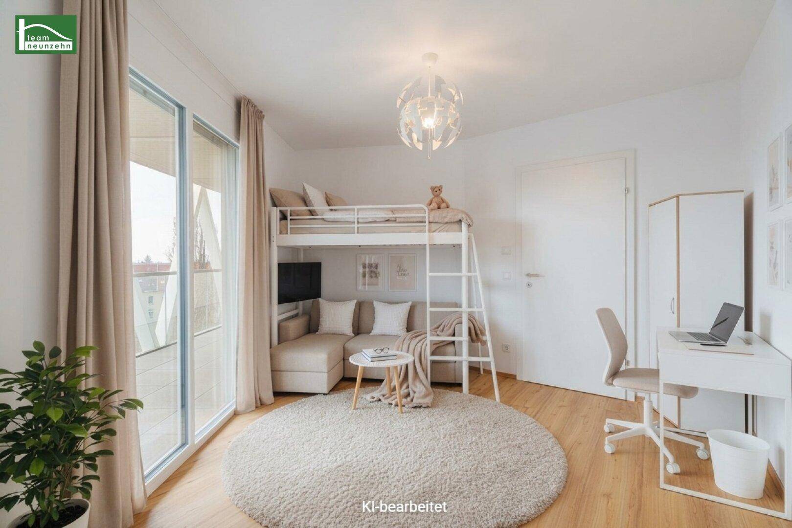 Helles Schlafzimmer mit Hochbett, Schreibtisch und Zugang zum Balkon.