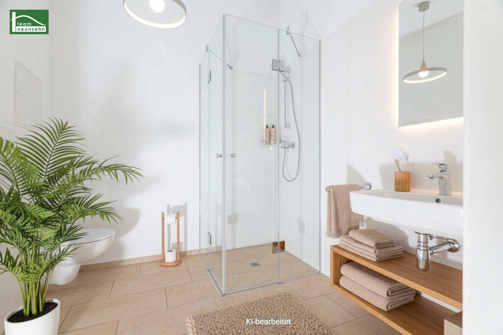 Modernes Badezimmer mit ebenerdiger Glasdusche, stilvollem Waschbecken und hellen Fliesen.
