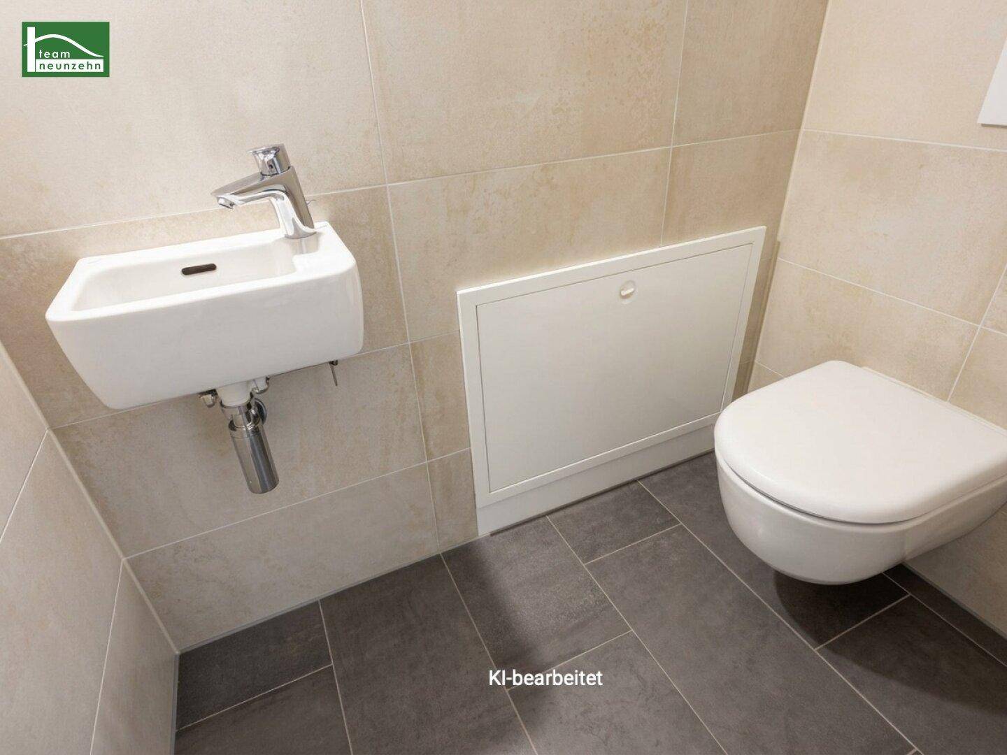 Modernes Gäste-WC mit wandhängender Toilette und kleinem Waschbecken, in hellen Farbtönen gefliest.