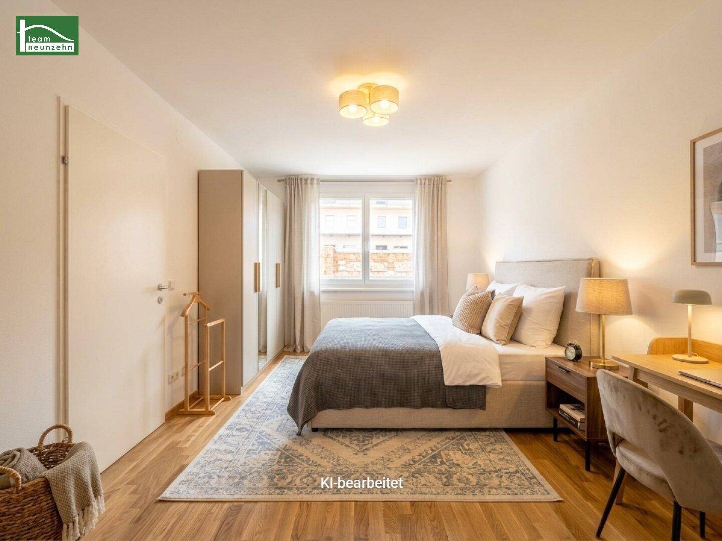 Virtuell eingerichtetes Schlafzimmer mit Holzboden, großem Bett und modernem Kleiderschrank.
