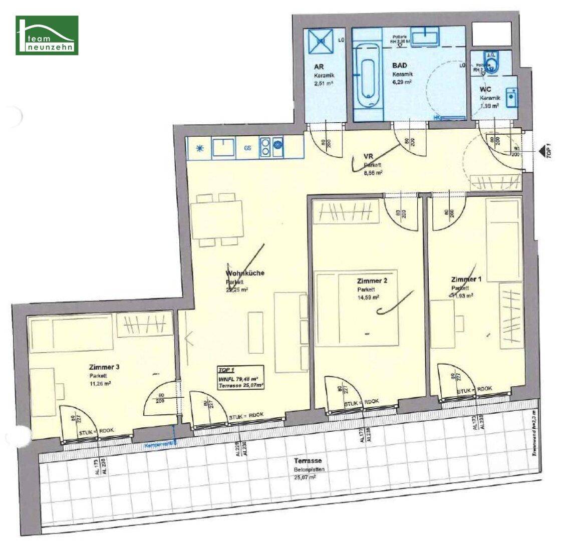 Grundriss einer Wohnung mit drei Zimmern, Wohnküche und großer Terrasse.