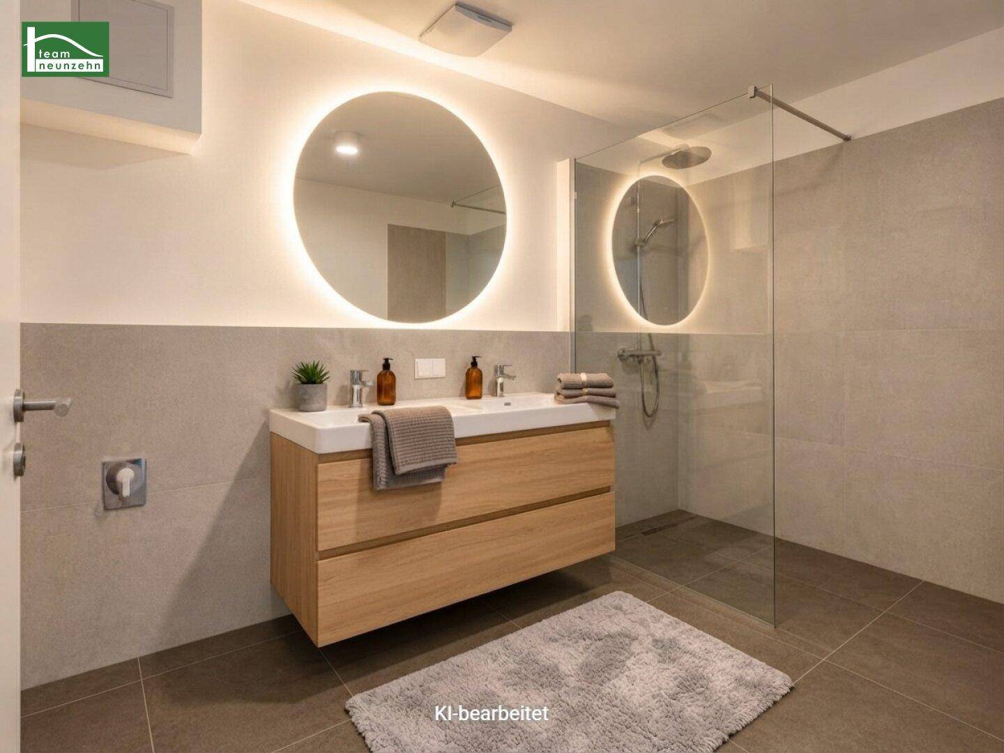 Modernes Badezimmer mit schwebendem Waschtisch, beleuchtetem Spiegel und ebenerdiger Dusche.