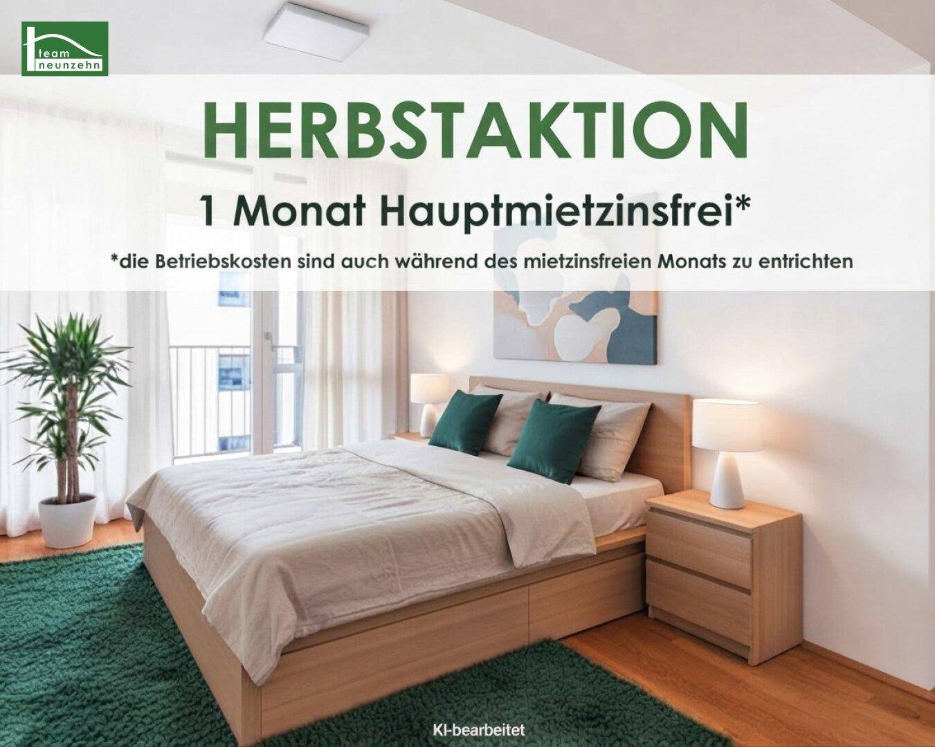 Helles Schlafzimmer mit Holzbett, Nachttischen, grünem Teppich und Zugang zu einem französischen Balkon.