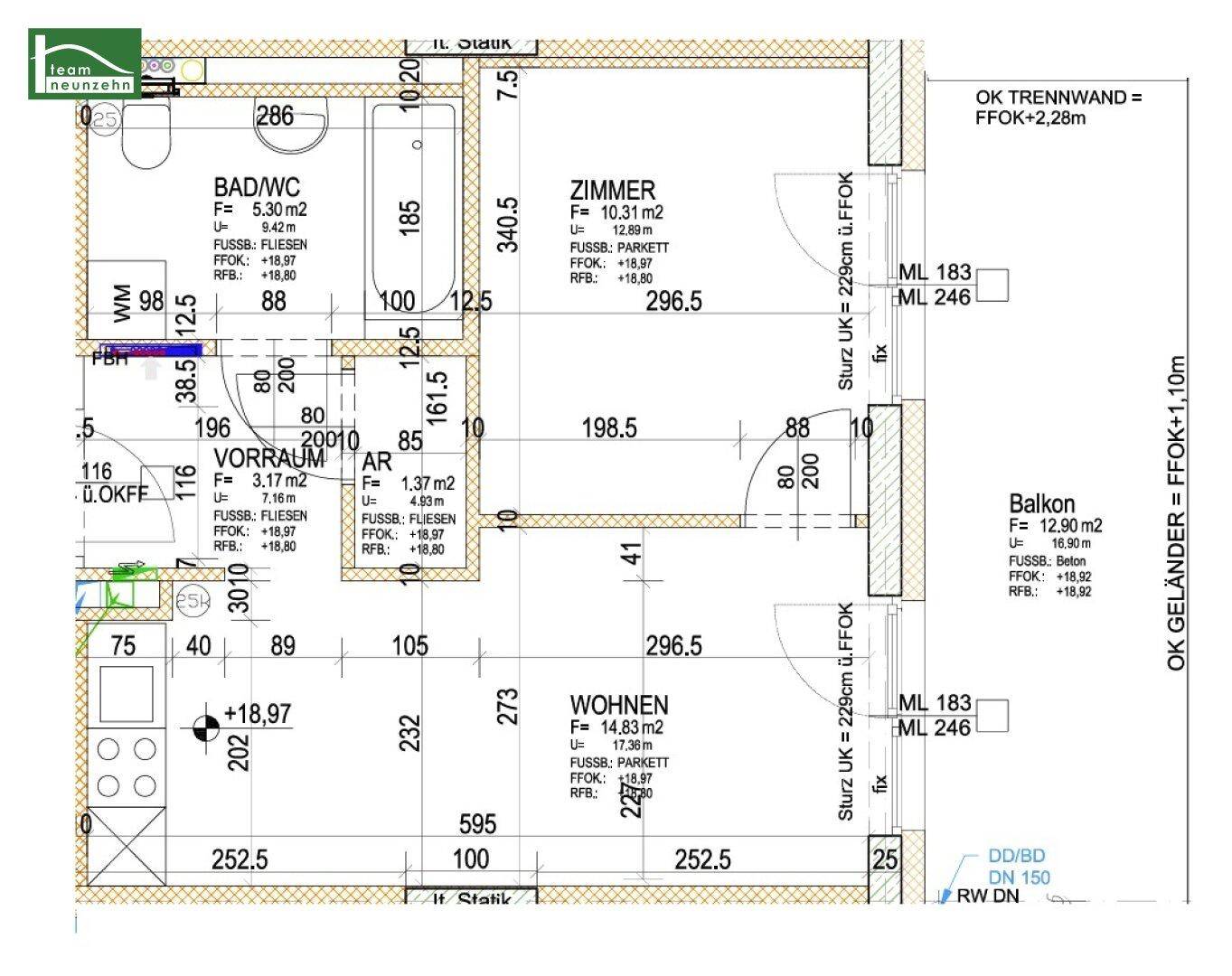 Detaillierter Grundriss einer Wohnung mit Schlafzimmer, Bad, Wohnbereich und Balkon.
