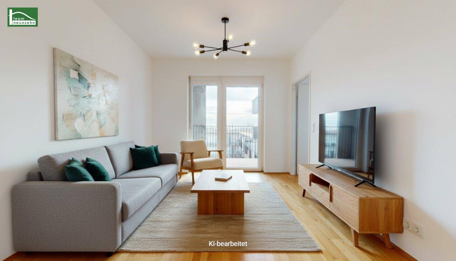 Modern eingerichtetes Wohnzimmer mit Sofa, Fernseher und Zugang zum Balkon.