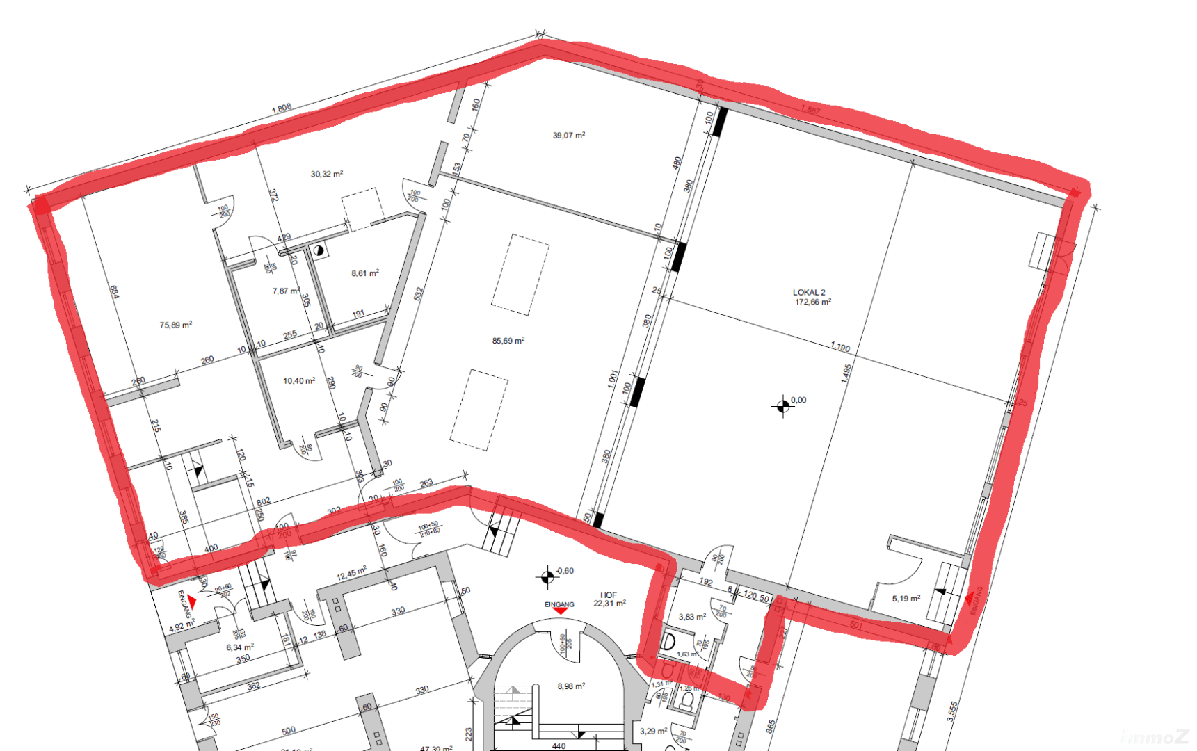 Detaillierter Grundriss mit rot markierter Fläche, die die zu vermietenden Gewerberäume und Nebenräume zeigt.