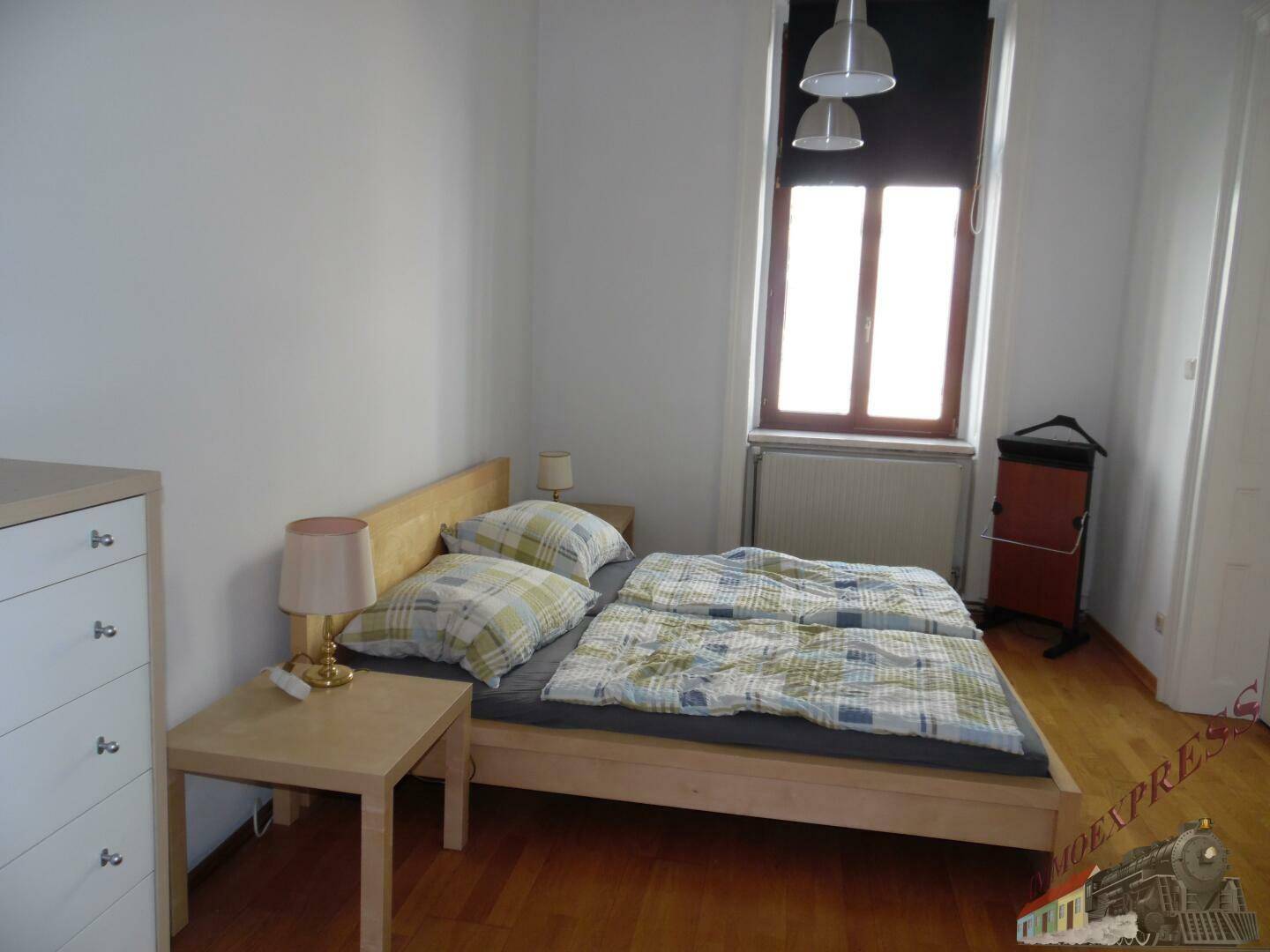 das geräumige Schlafzimmer