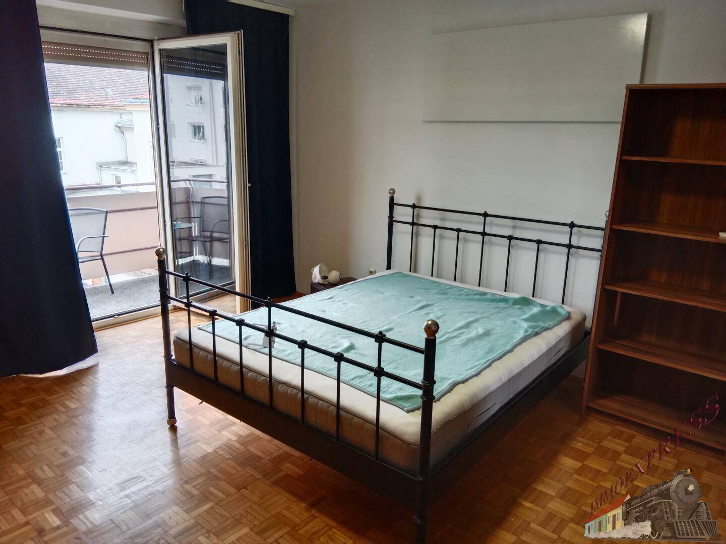 Schlafzimmer mit Balkonzugang ruhig hofseitig