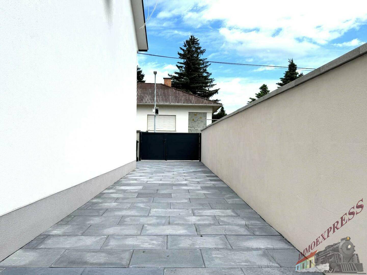 Einfahrt, Durchgang zum Garten