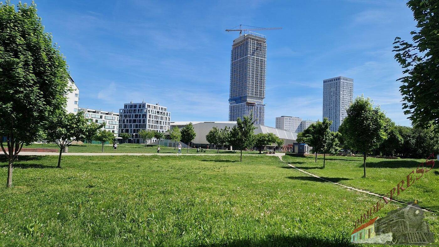 20250510_Kirschblütenpark-Richtung-Eishalle-Donauzentrum