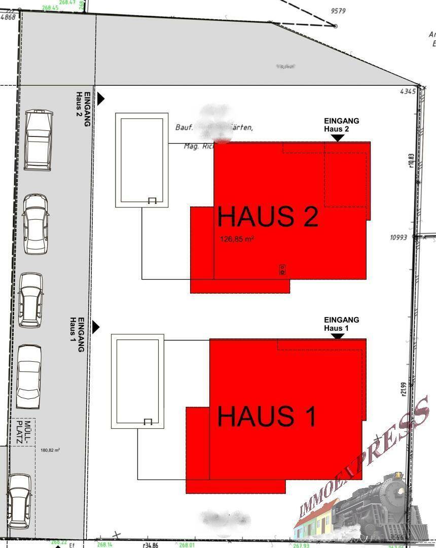 Detaillierte Grundrisszeichnung mit zwei geplanten Häusern, Pools, Terrassen und Stellplätzen.