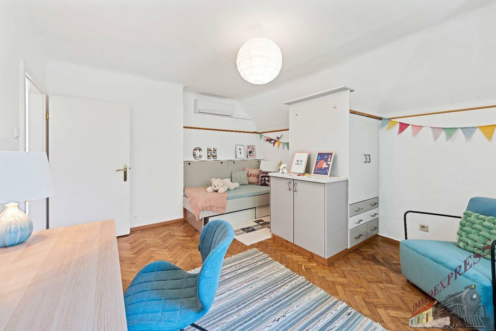 B8 Kinderzimmer 1. Stock
