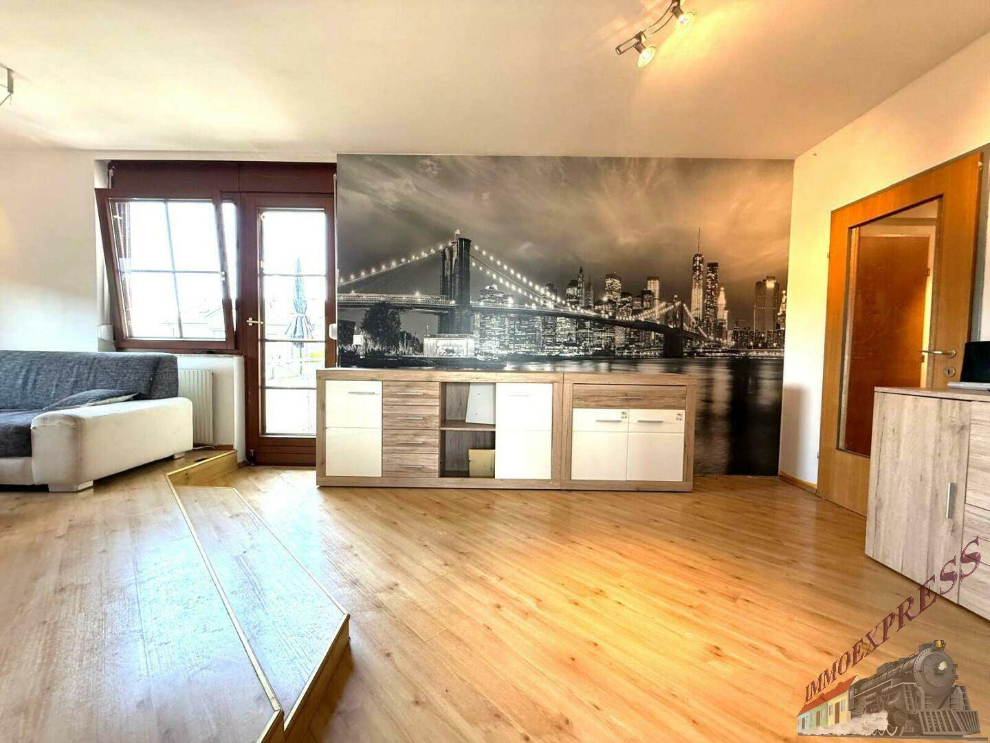 Wohnzimmer/Ausgang Loggia