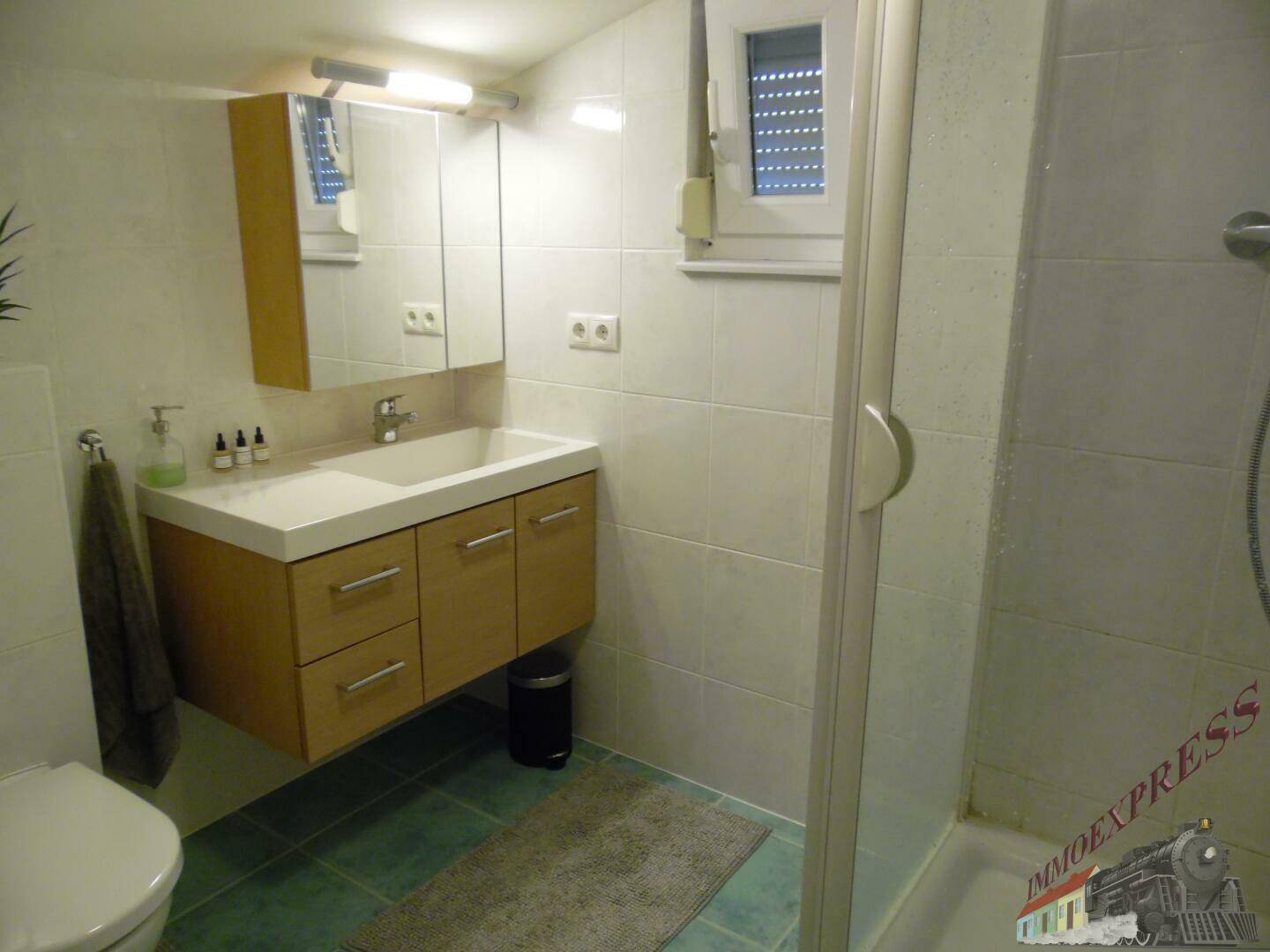 Duschbad 2 mit Toilette im OG