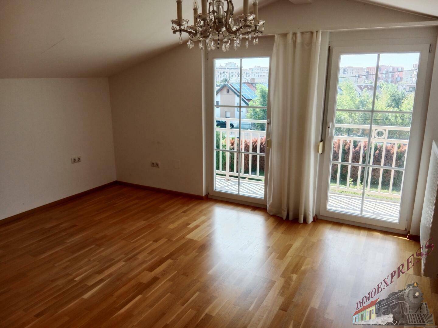 Schlafzimmer mit Balkon Südseitig OG