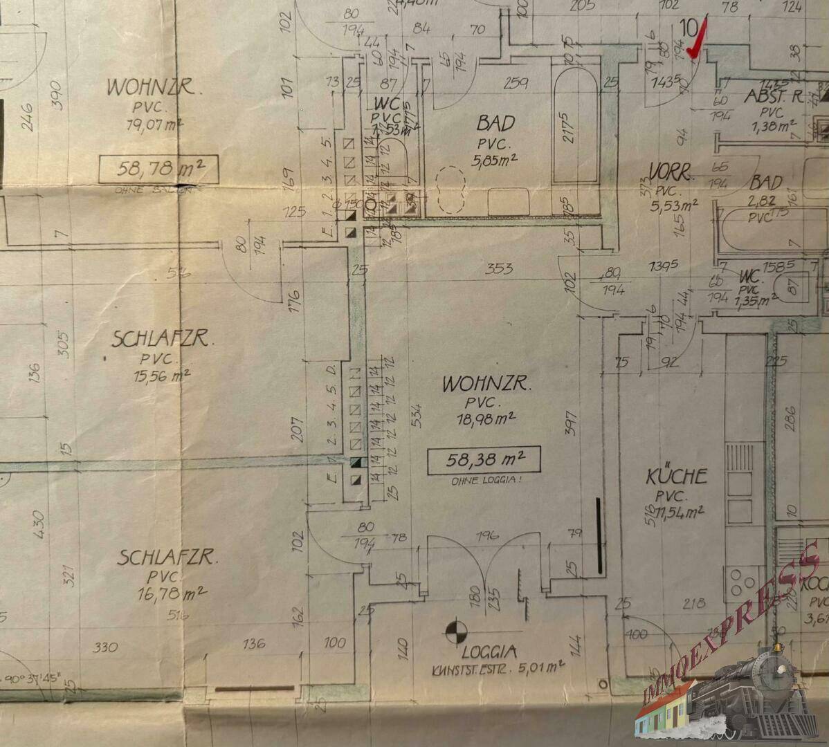 Detaillierter Grundriss der Wohnung mit Wohnzimmer, Schlafzimmern und Loggia.