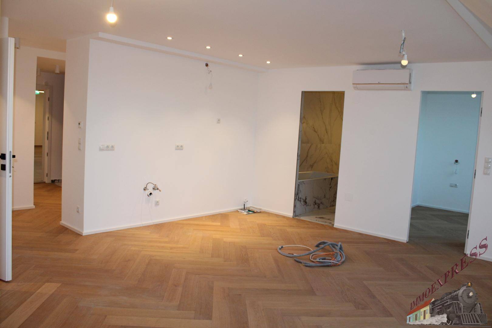 Gut gelegene Dachgeschosswohnung im 9. Bezirk mit Balkon und Terrasse – pohled 5