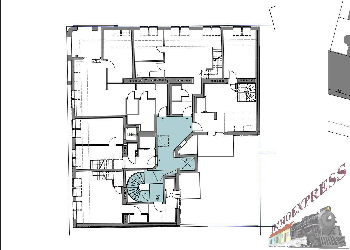 Grundrissplan eines Stockwerks mit mehreren Wohneinheiten und zentralem Treppenhaus mit Aufzug.