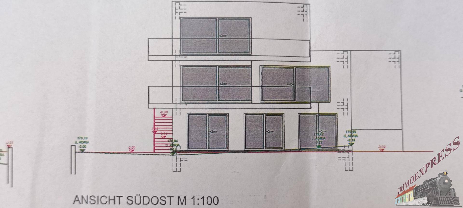 Architektonische Ansicht des Gebäudes von Südosten, zeigt die Fassadengestaltung und Fensteranordnung.