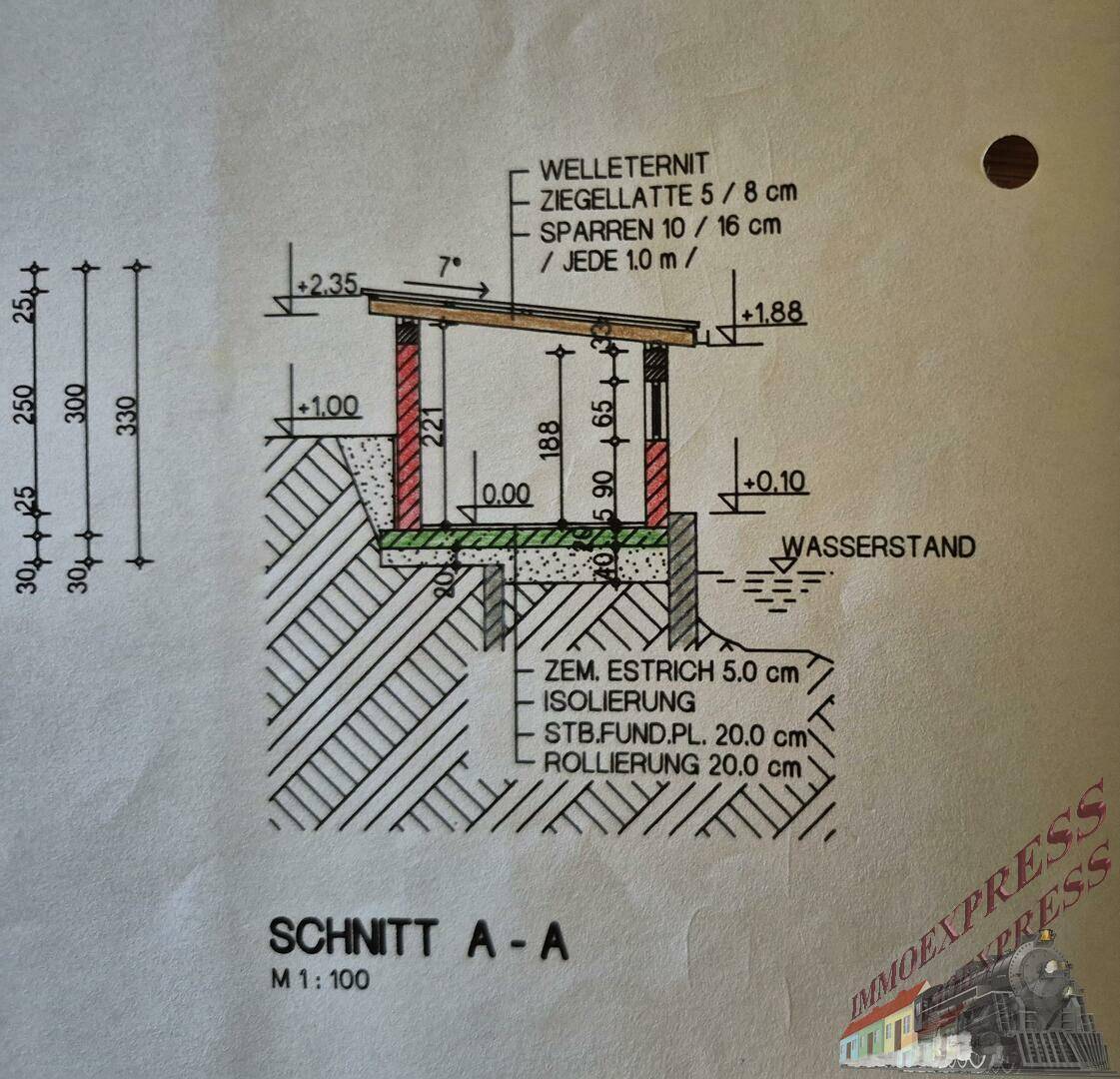 Technischer Schnitt A-A des Gebäudes mit Details zur Konstruktion.