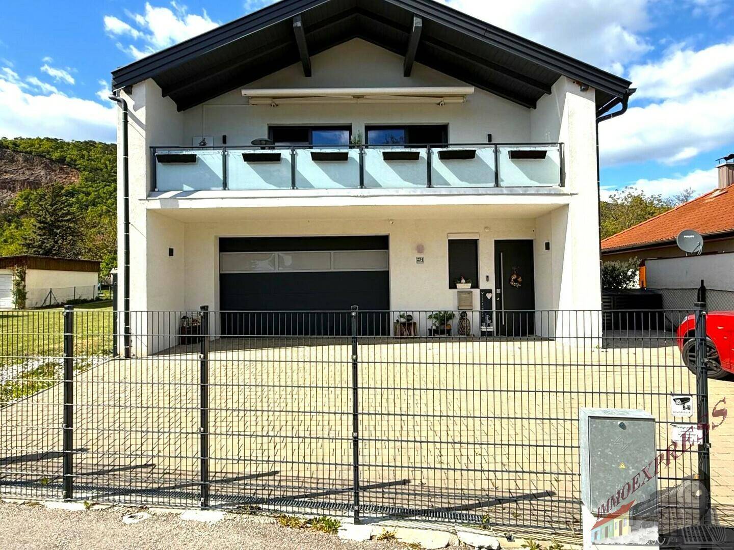 Exklusives Wohnjuwel in Winzendorf - Ansicht 3