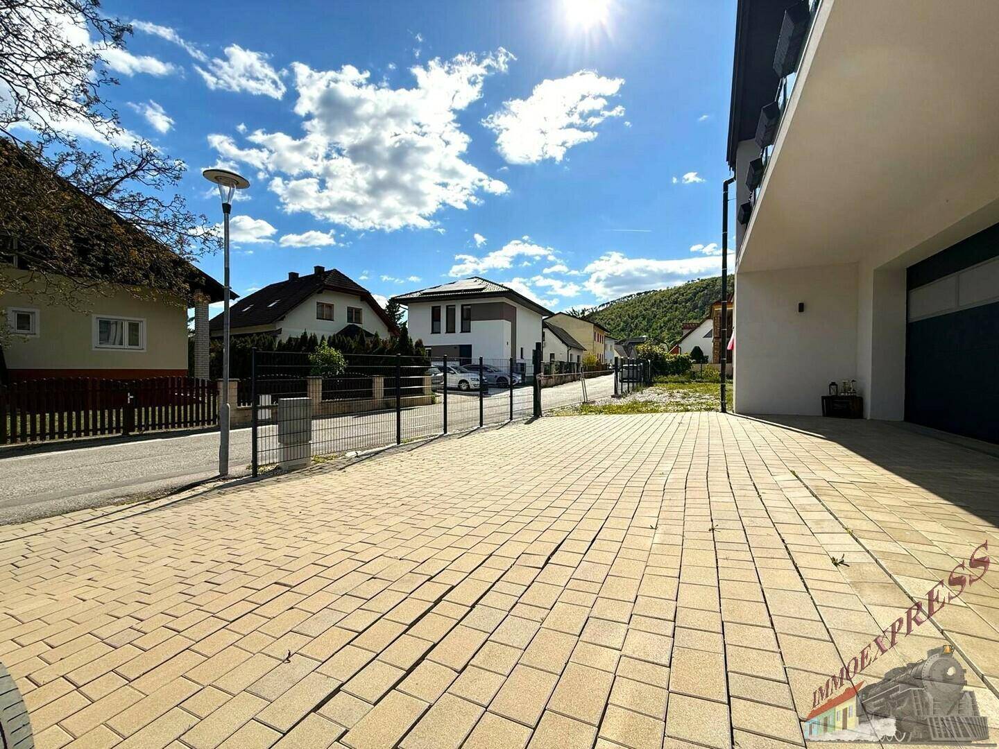 Exklusives Wohnjuwel in Winzendorf - Ansicht 2