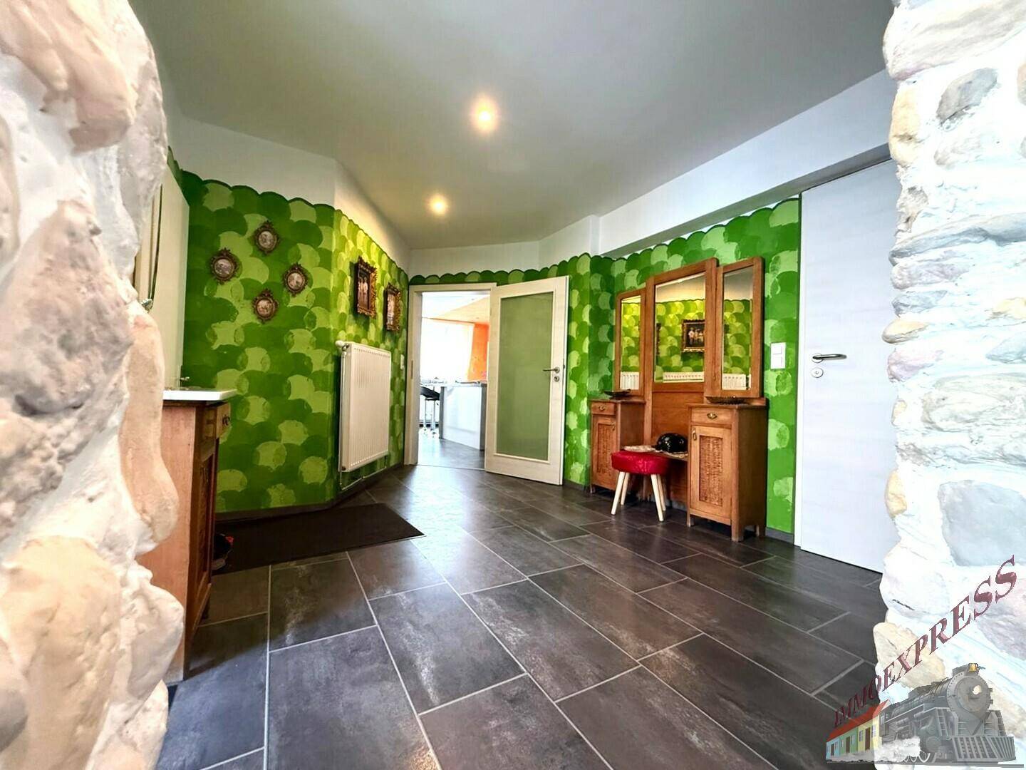 Mit viel Liebe renoviertes Ein- bzw. Zweifamilienhaus, in Ternitz! - Widok 5
