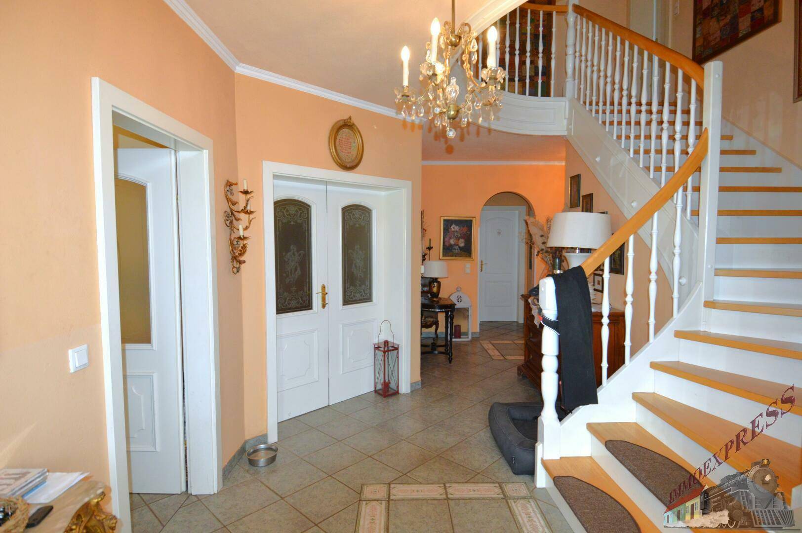 Repräsentatives Einfamilienhaus im italienischen Stil auf ca. 2.711 m² - Mehr