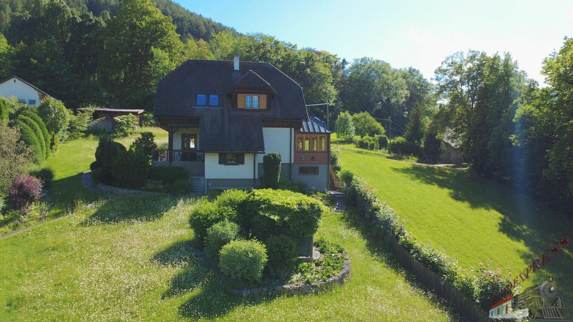 Landhaus in Ruhelage von Maria Schutz auf ca. 2.309 m² mit Bachlauf - Ansicht 6