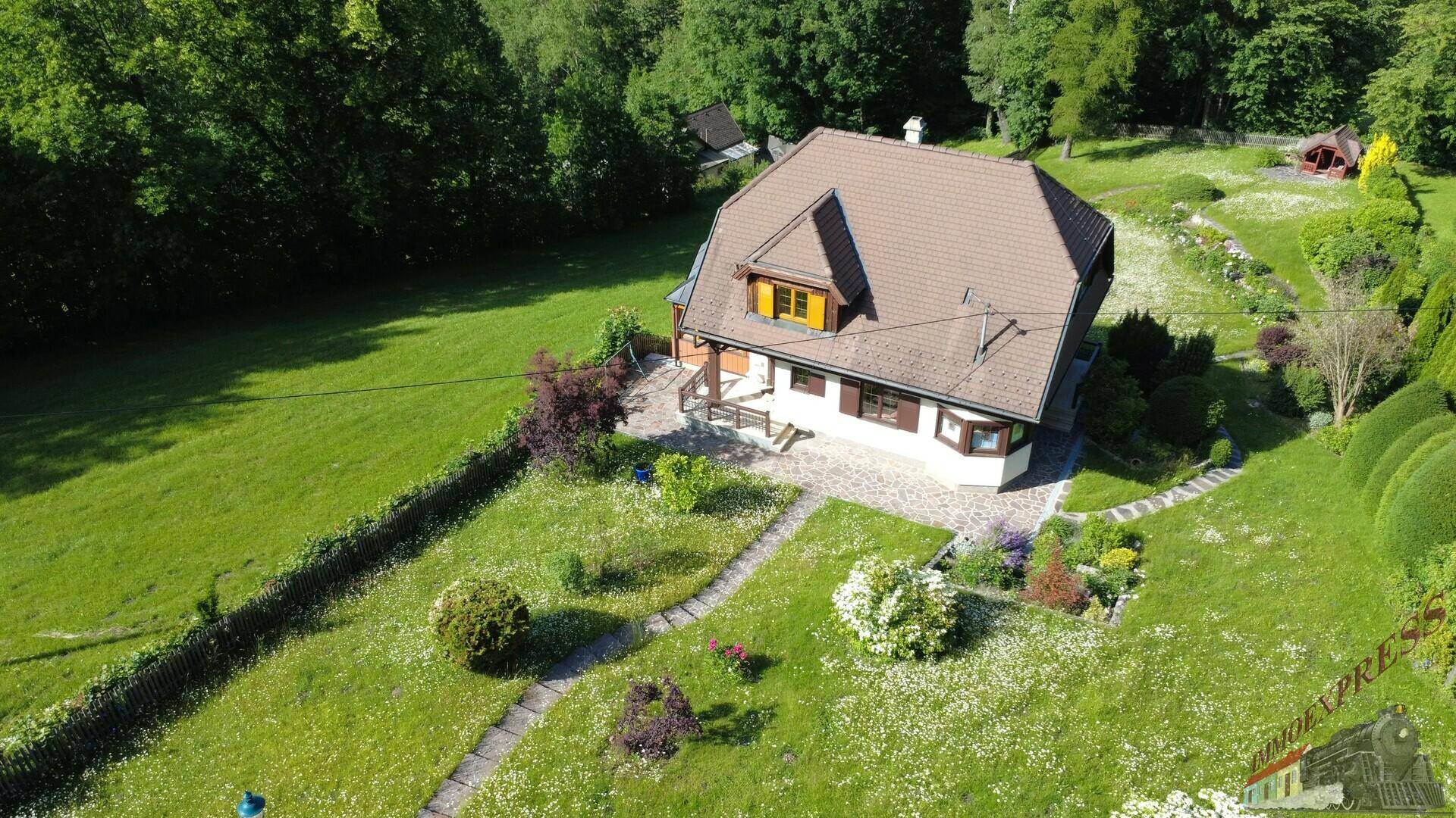 Landhaus in Ruhelage von Maria Schutz auf ca. 2.309 m² mit Bachlauf - Ansicht 2