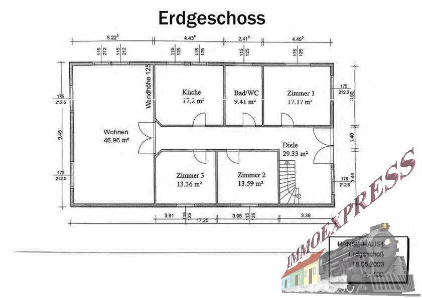 Grundriss des Erdgeschosses mit Wohnzimmer, Küche, Bad und drei weiteren Zimmern.