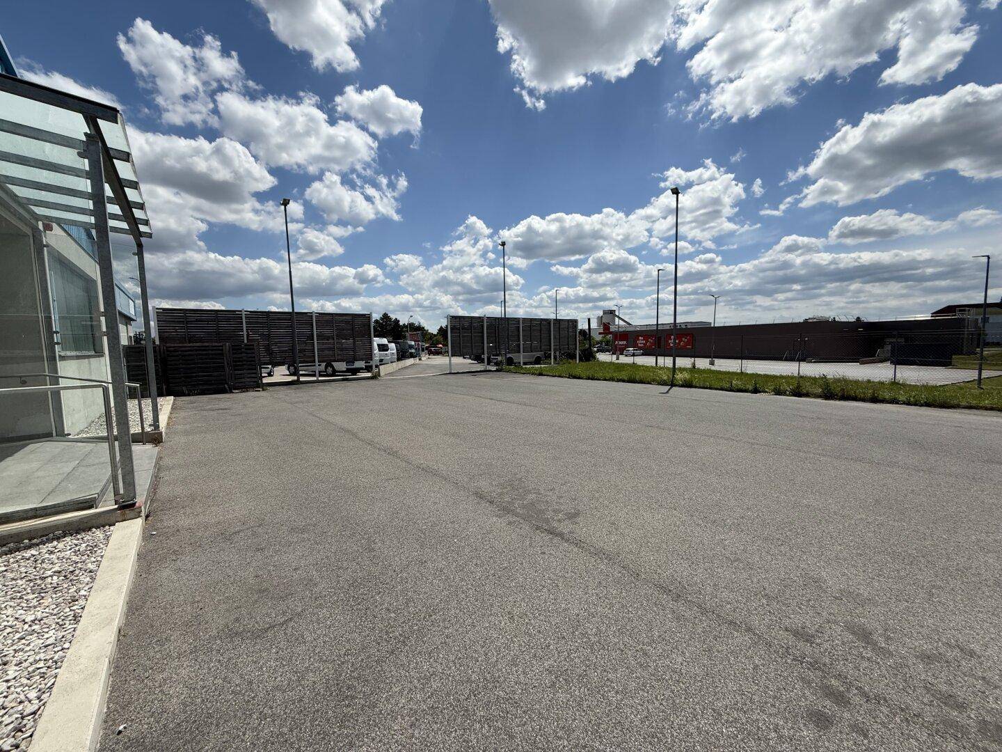 Wöllersdorf - Nähe Süd-Autobahnab-Auffahrt-Frequenzlage! Topausgestattetes Gewerbeobjekt - 170m², 3 Zimmer, 14 Stellplätze - Ansicht 4