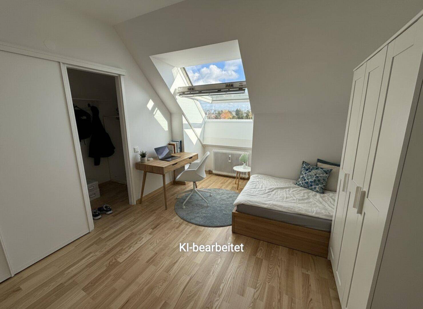 Helles Schlafzimmer im Dachgeschoss mit Dachfenster, Holzboden und integriertem Kleiderschrank.