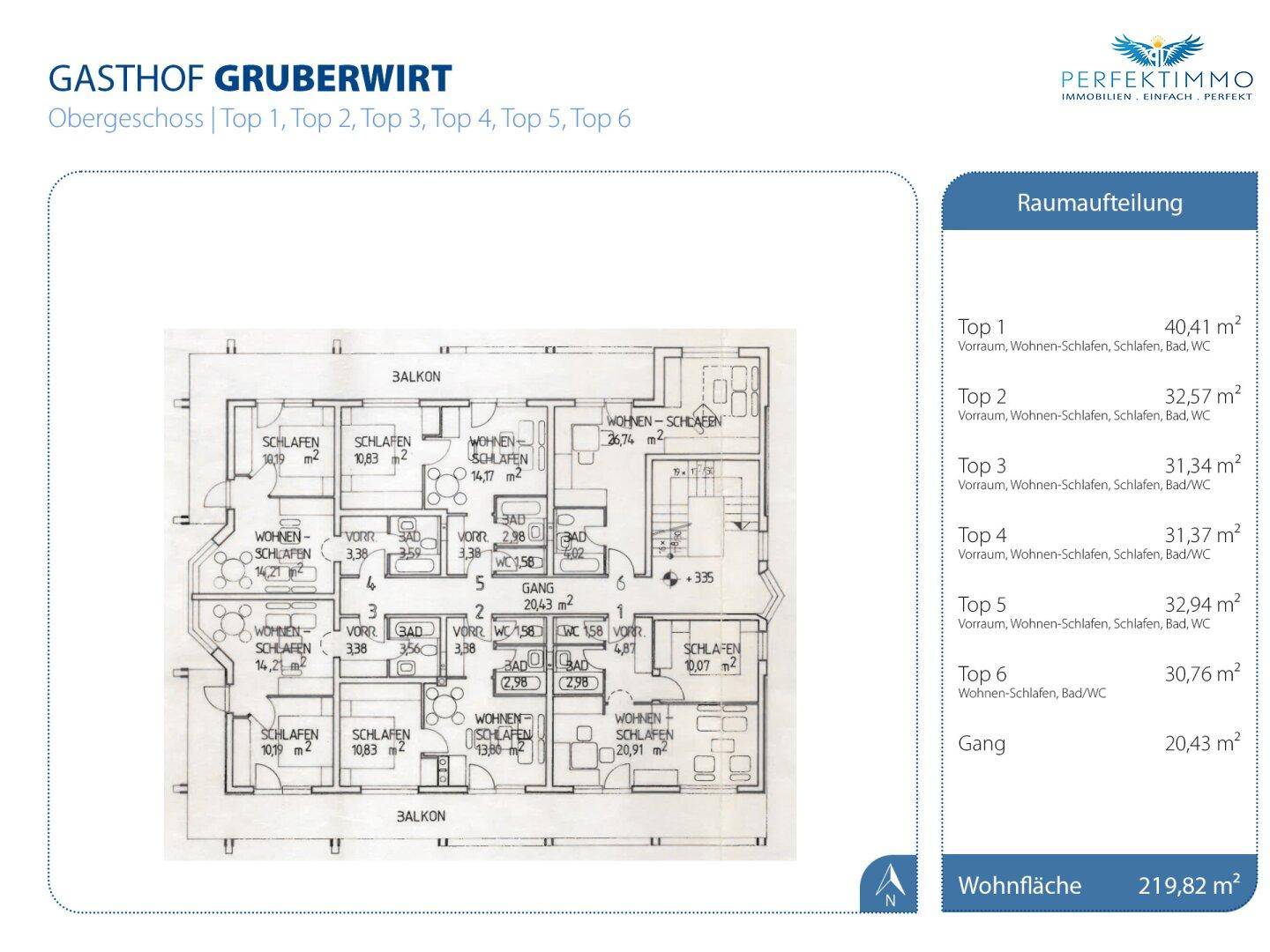 Grundriss des Obergeschosses mit mehreren Wohneinheiten, Schlafzimmern und Balkonen.