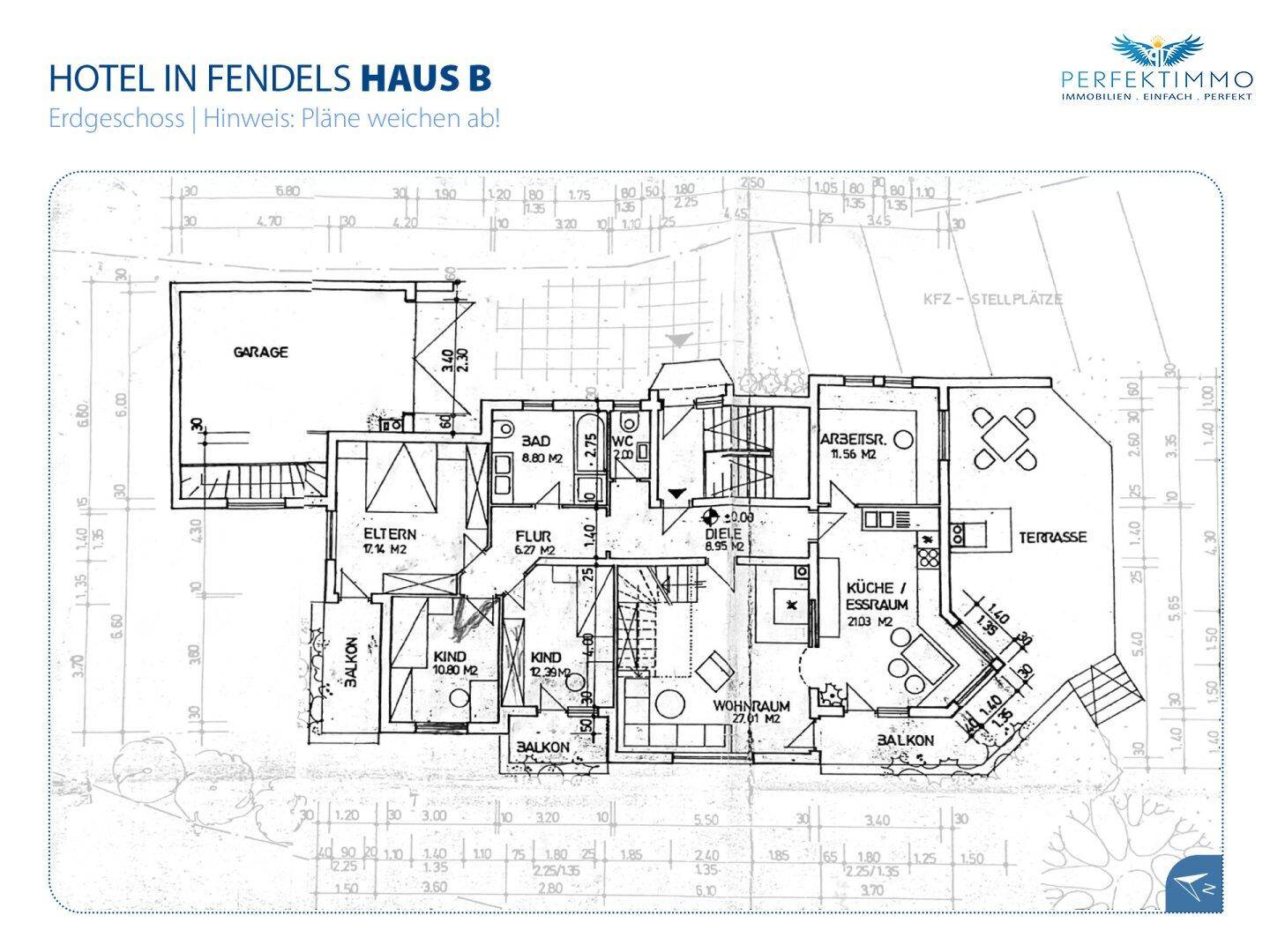 Grundriss des Erdgeschosses von Haus B mit Garage, Wohnbereich und Terrasse.