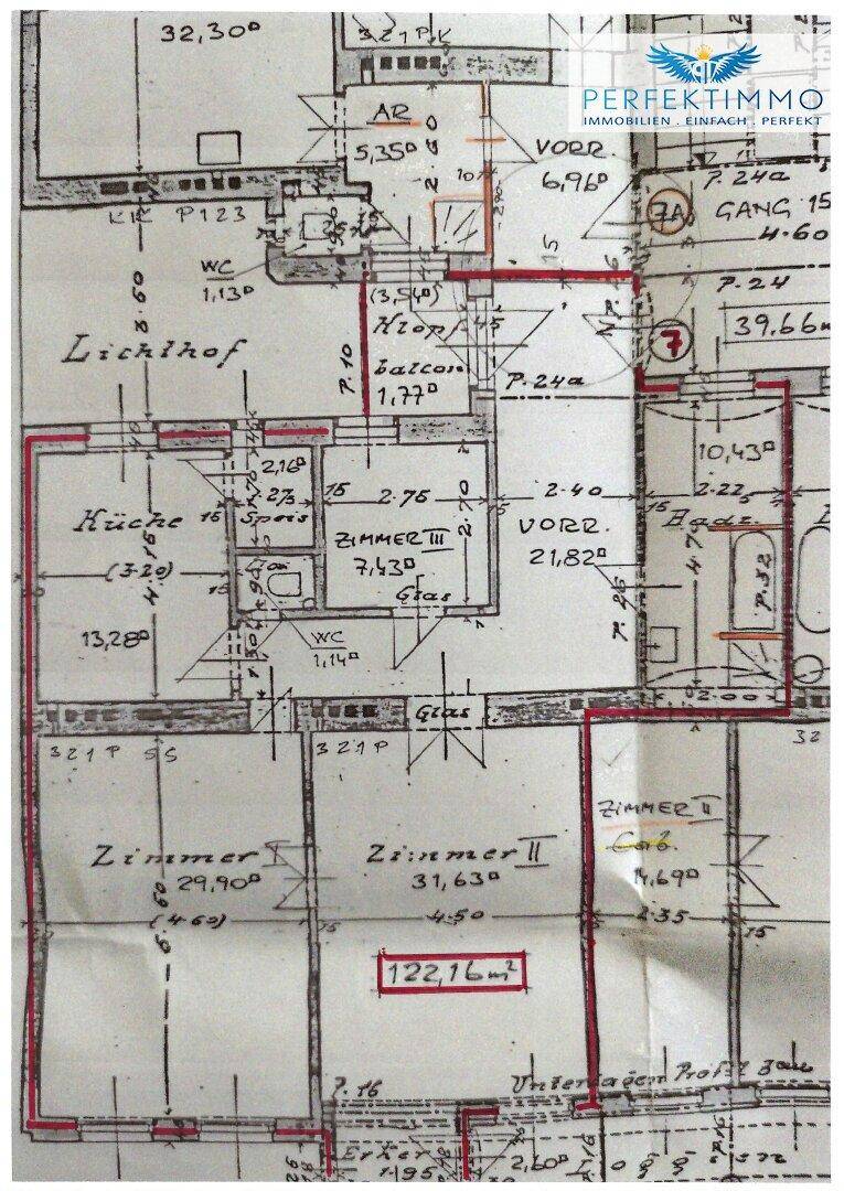 Detaillierter Grundriss einer Wohnung mit mehreren Zimmern, Küche, Bad und Balkon.