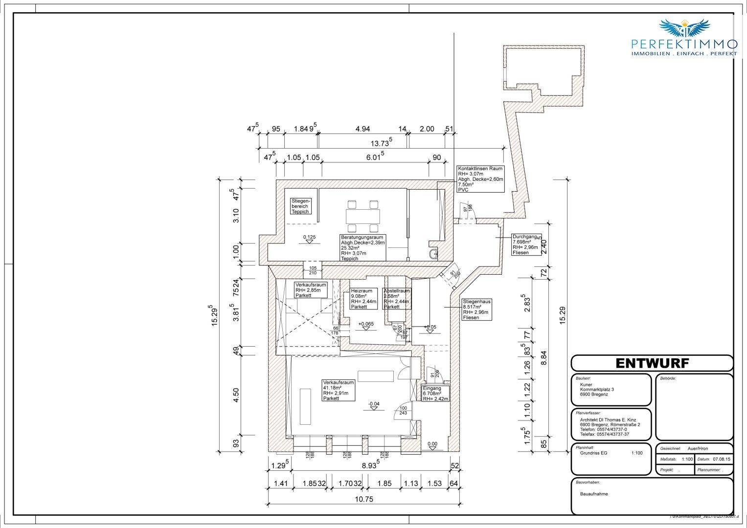 Grundrissplan einer Wohnung mit großem Wohnbereich und separatem Esszimmer.