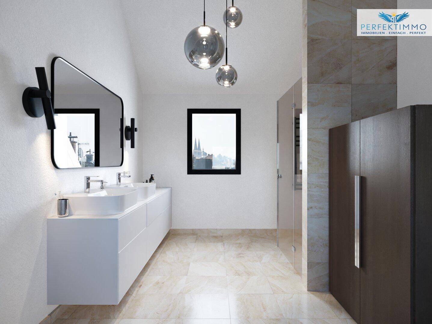 Modernes Badezimmer mit Doppelwaschbecken, großem Spiegel und hellen Fliesen.