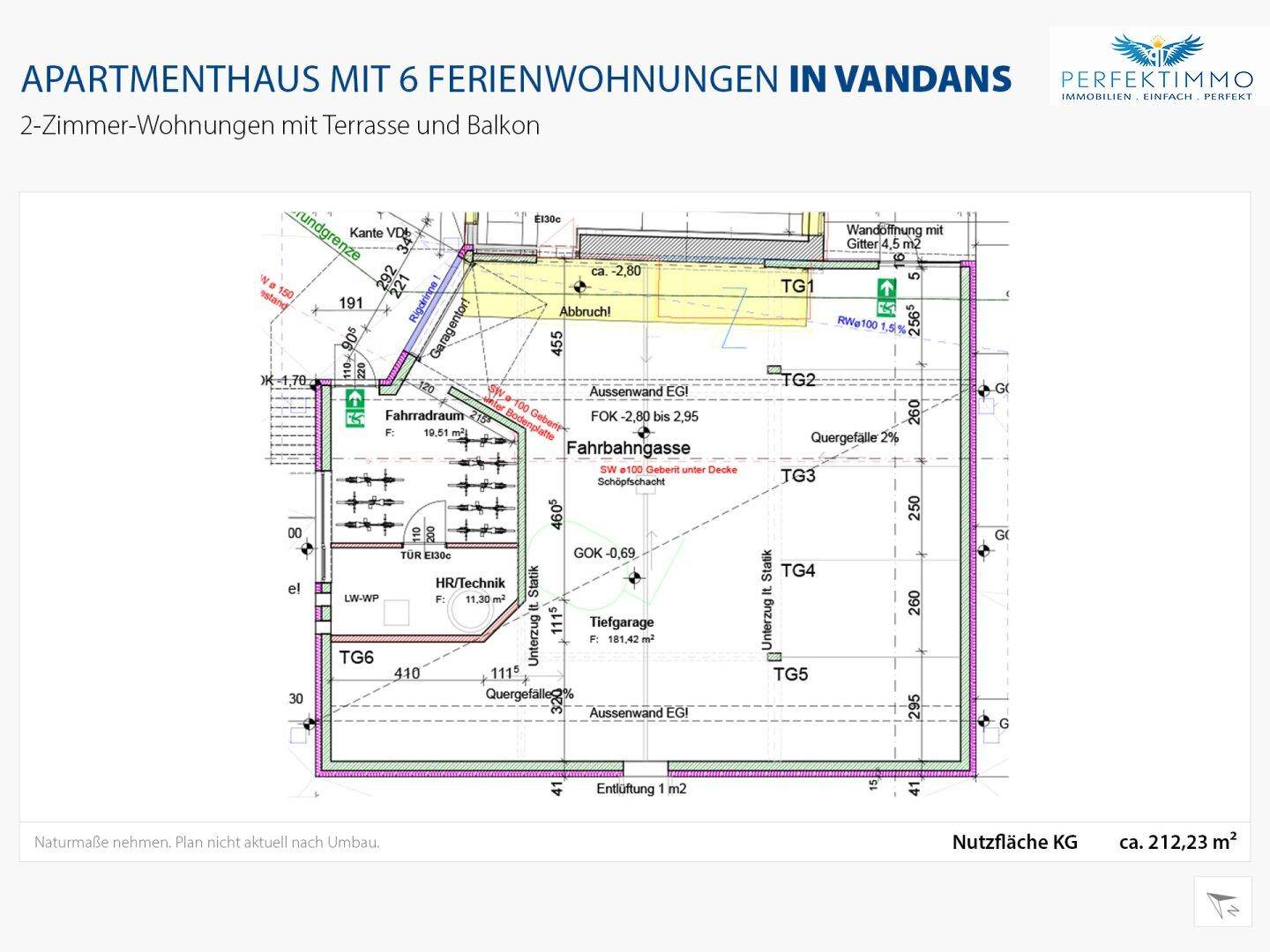 Grundriss des Kellergeschosses mit Tiefgarage, Fahrradraum und Technikräumen.