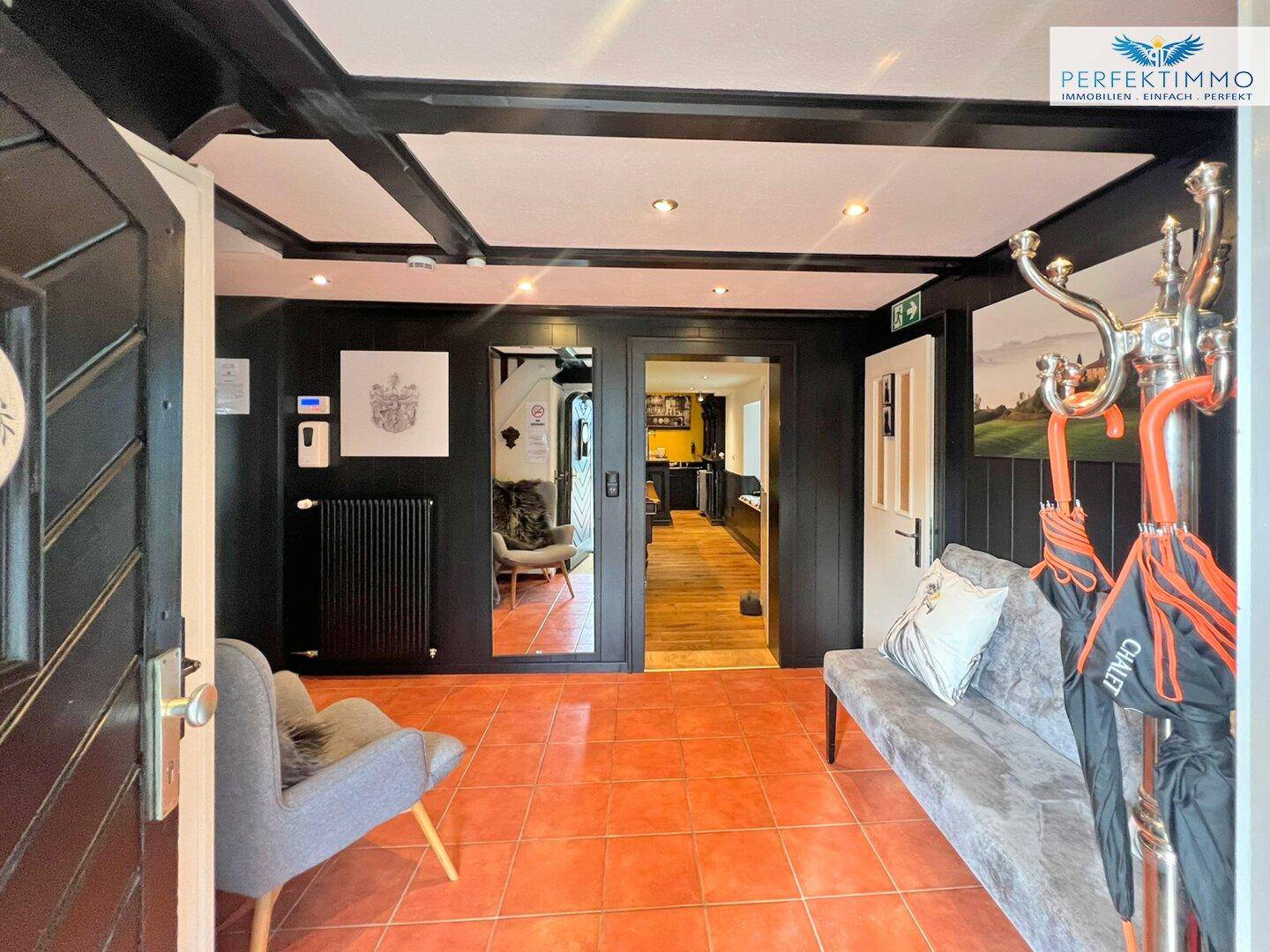 Apartmenthaus mit 6 Schlafzimmern - attraktive Anlagechance – pohled 3