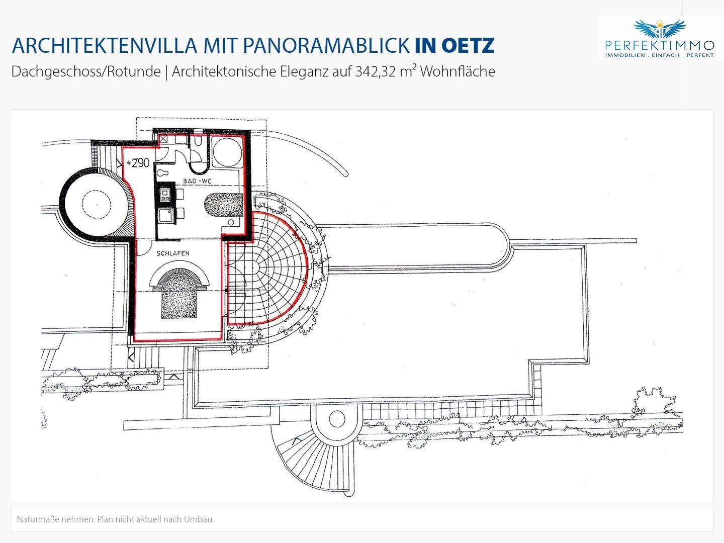 Grundriss des Dachgeschosses mit Schlafzimmer, Bad und runder Terrasse.
