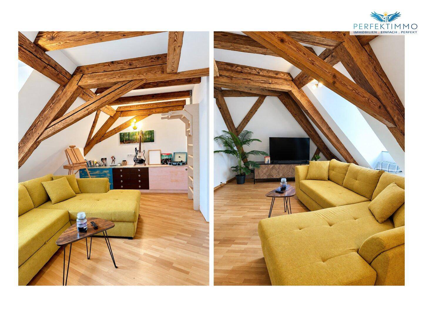 Geräumiges Wohnzimmer im Dachgeschoss mit gelbem Sofa, Holzbalken und schrägen Decken.