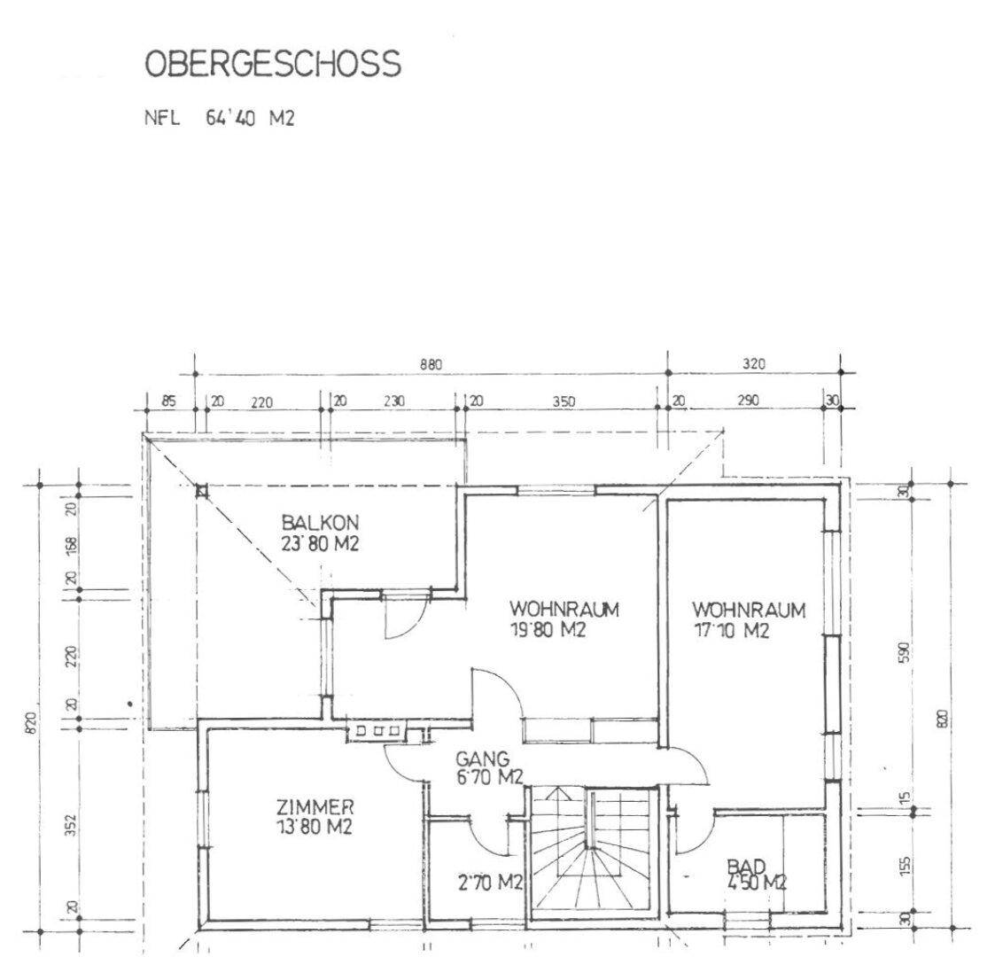 Grundriss des Obergeschosses mit Balkon, zwei Wohnräumen, einem Zimmer und Bad.