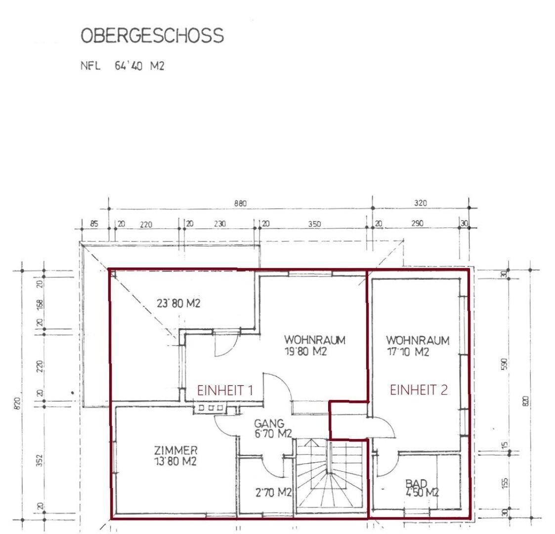 Grundriss des Obergeschosses mit Balkon, zwei Wohnräumen, einem Zimmer und Bad.