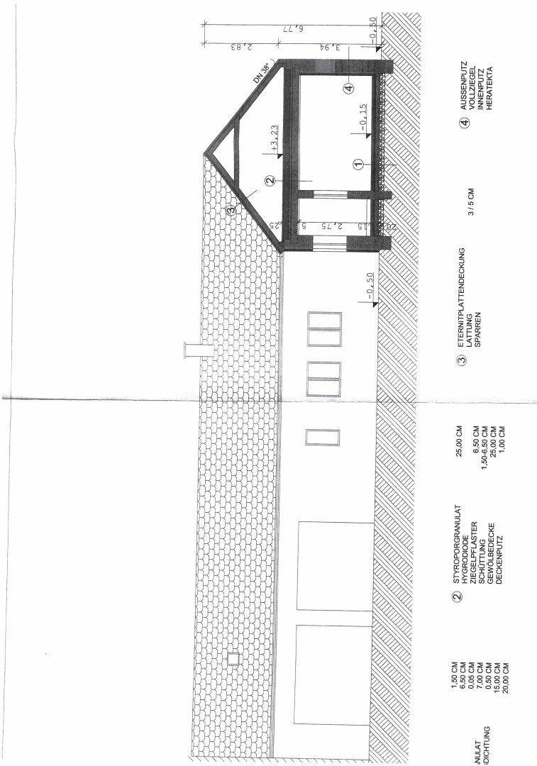 Schnittansicht des Gebäudes mit Dachkonstruktion und Außenwanddetails.