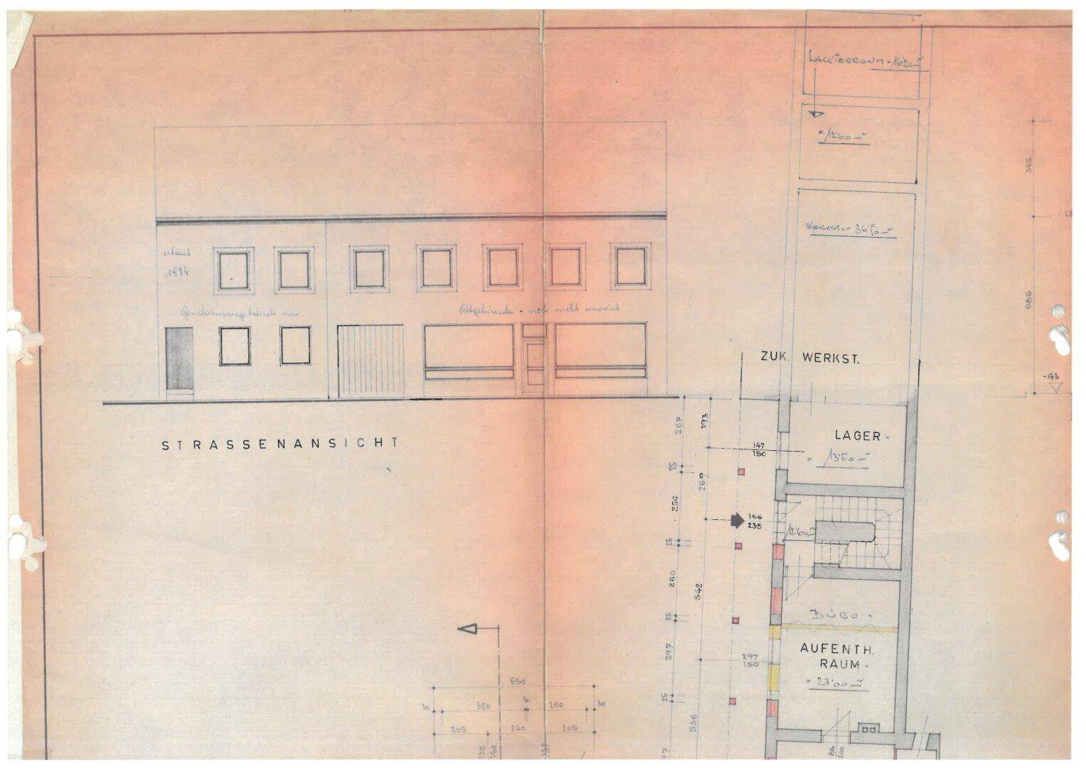 Straßenansicht und Grundriss des Erdgeschosses mit Lager und Aufenthaltsraum.