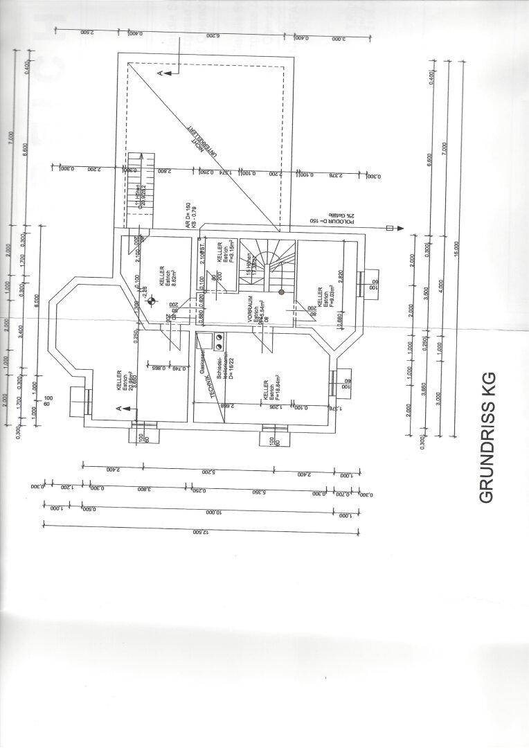 Grundriss des Kellergeschosses mit Kellerräumen und Technikbereich.