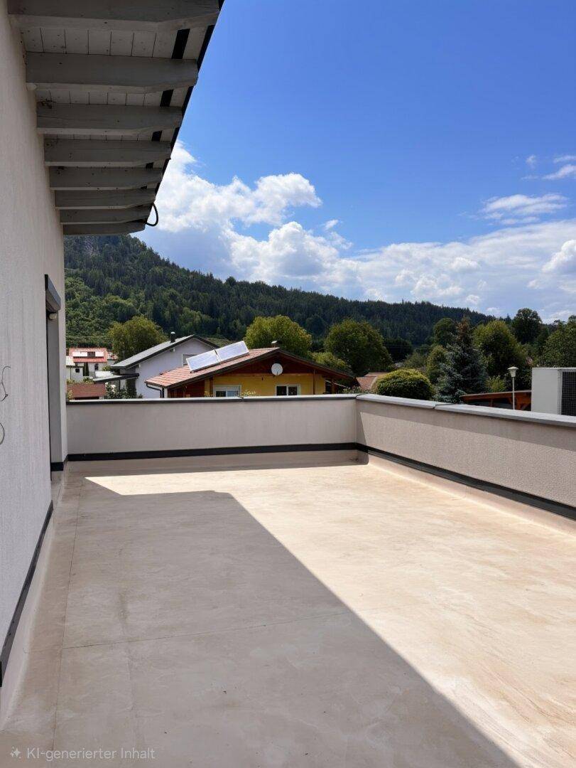 Geräumige Dachterrasse mit weitem Blick auf die umliegende Landschaft und Berge.