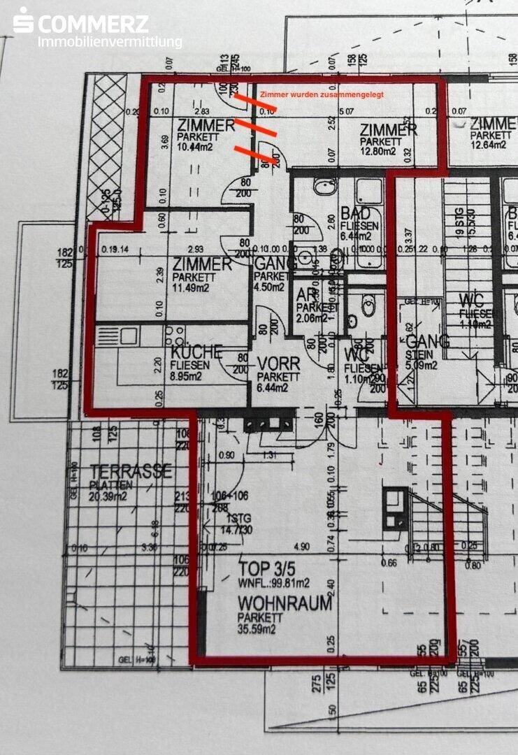 Detaillierter Grundriss einer Wohnung mit mehreren Zimmern, Küche, Bad und einer großen Terrasse.